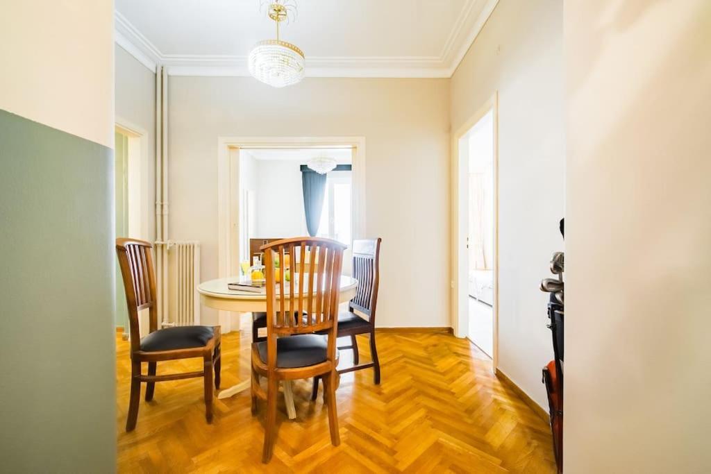 Emporikon Apartment Steps From Historic Center Atenas Exterior foto