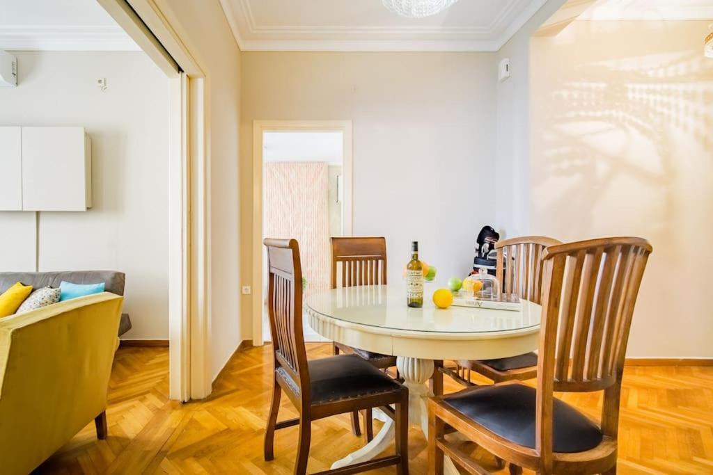 Emporikon Apartment Steps From Historic Center Atenas Exterior foto