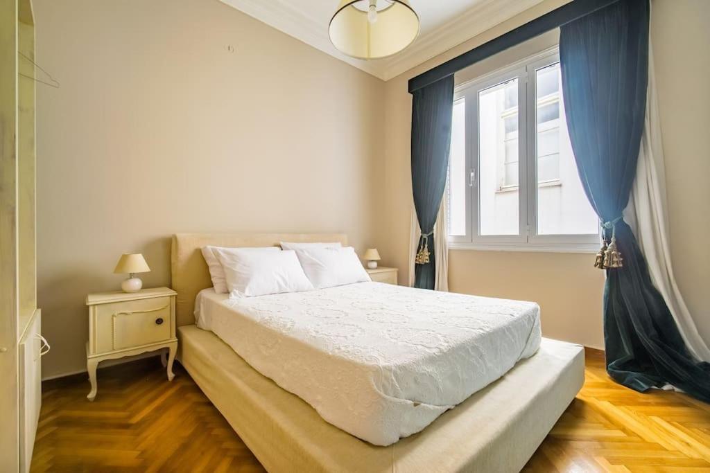 Emporikon Apartment Steps From Historic Center Atenas Exterior foto