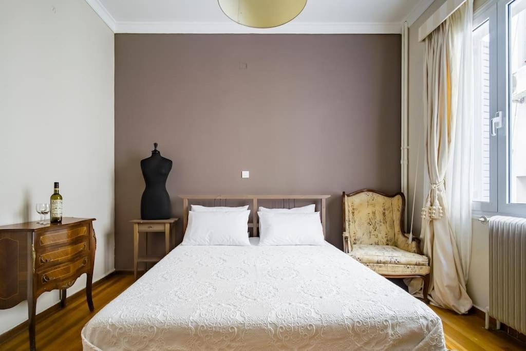 Emporikon Apartment Steps From Historic Center Atenas Exterior foto