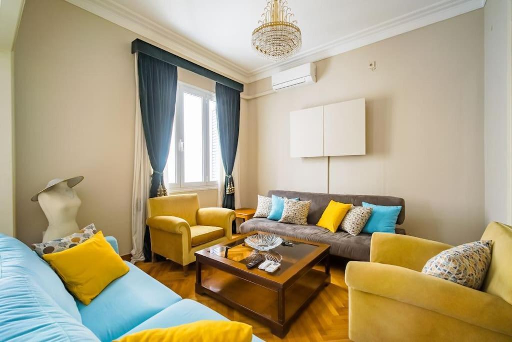 Emporikon Apartment Steps From Historic Center Atenas Exterior foto